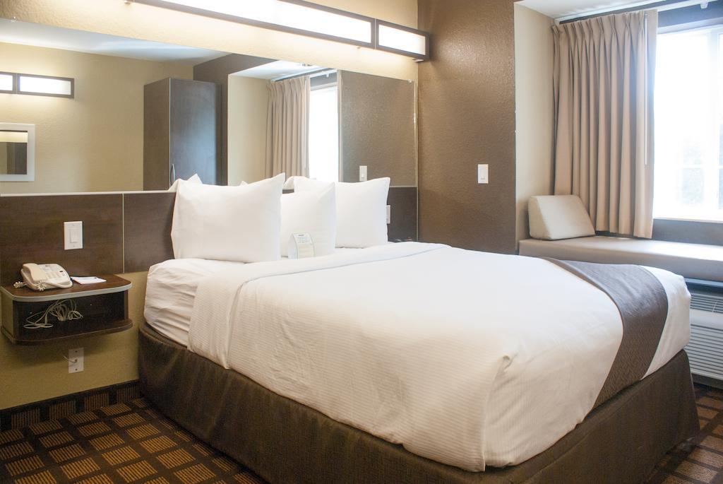 Microtel Inn & Suites By Wyndham Jacksonville Airport Zewnętrze zdjęcie